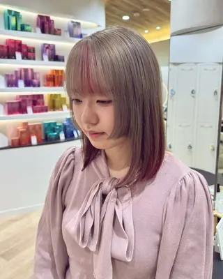 ショート カラー 垢抜け/レイヤー/ ハイトーン/アスナのヘアスタイル