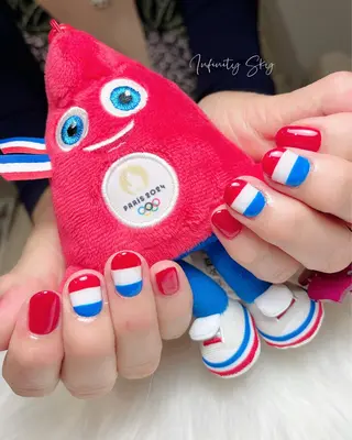 ネイル infinity skyのネイルデザイン