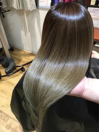 ロング 斉藤 瞳のヘアスタイル
