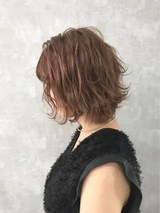 ミディアム カラー TOMOYAレイヤー ブリーチ縮毛矯正のヘアスタイル