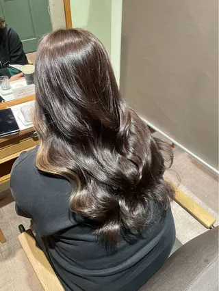 ロング カラー marshu atre所属・濱本 樹蘭のヘアスタイル