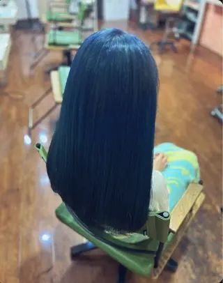 ロング カラー 馬越 優のヘアスタイル