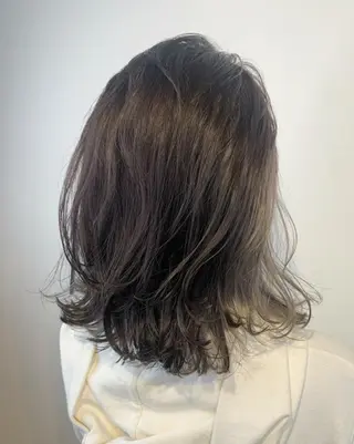 ミディアム カラー N° aria 三軒茶屋のヘアスタイル