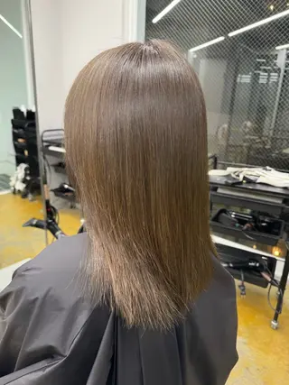 カラー maina/透明感 ベージュ/ブラウンのヘアスタイル