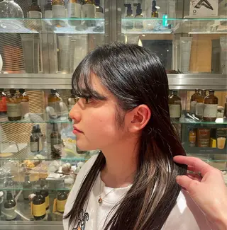 ロング カラー 山﨑 心優のヘアスタイル