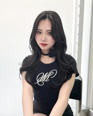 ロング カラー 韓国暗髪🇰🇷レイ ヤー🤍THREEのヘアスタイル