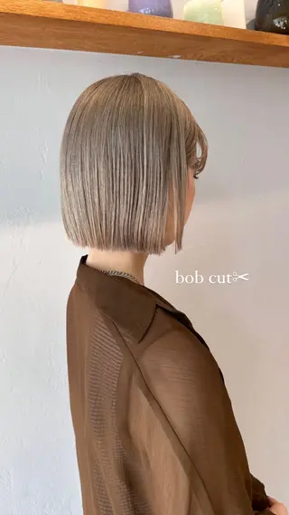 ショート REINA☁️透明感 カラー/ぷつっと♡のヘアスタイル