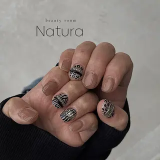 ネイル マツエク・マツパ アイブロウ beautyroom Naturaのネイルデザイン