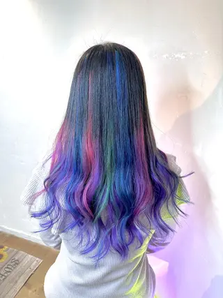 ロング カラー パーマ ヘアアレンジ アイブロウ 推し活専用 【派手髪】飯野ゆかりのヘアスタイル