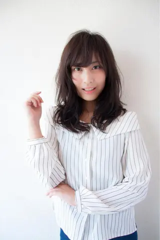 セミロング カラー RESBORN所属・長岡 大偉のヘアスタイル