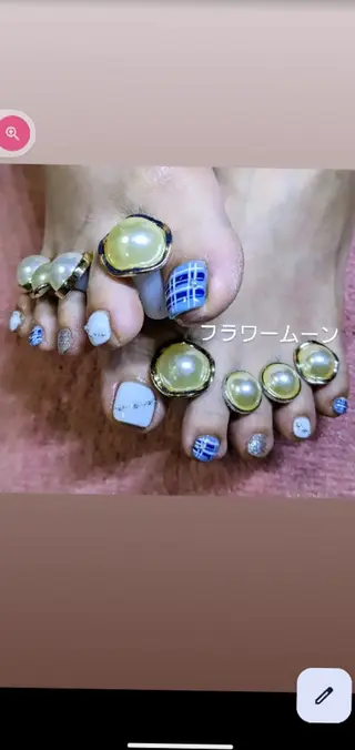 ネイル フラワー ムーンのネイルデザイン