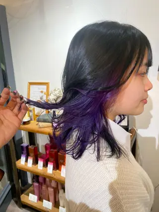 セミロング 梅田ハイトーン チダ ヒナノのヘアスタイル