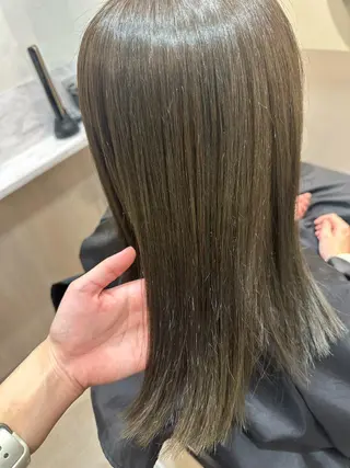 セミロング マツザキ チナツのヘアスタイル