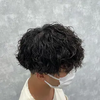パーマ メンズ メンズ専門/パーマ 束間ショートのヘアスタイル