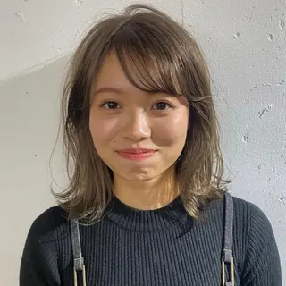 ミディアム カラー 山岸 未玖のヘアスタイル