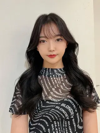 ロング 韓国ヘア レイヤーカットのヘアスタイル