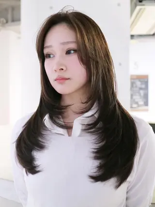 カラー セミロング ITbyALBUM 下北沢店のヘアスタイル