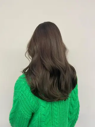 ロング AHNKISM所属・トレンドレイヤー/ 透明感カラーのヘアスタイル