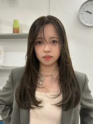 セミロング イシイ モエカのヘアスタイル