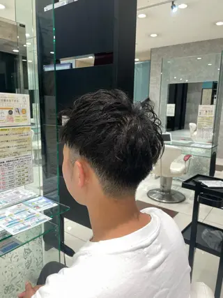 メンズ ハイトーンカラー✨️ Amiのヘアスタイル