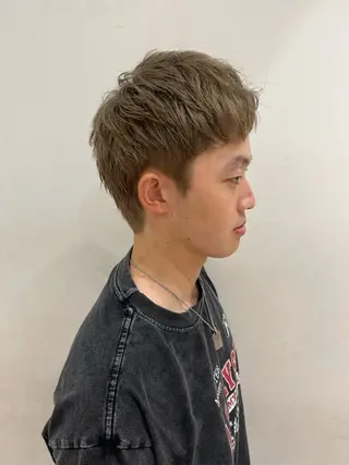 カラー メンズ 荒川 三希のヘアスタイル