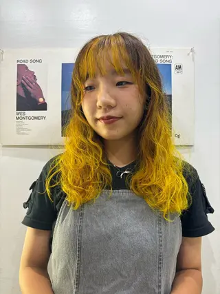 セミロング カラー パーマ 🧵レイヤー/お洒落 ハイトーン/りりのヘアスタイル