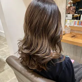 ロング カラー 細沼 葵のヘアスタイル