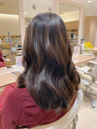 セミロング パーマ lore 金杉悠作のヘアスタイル