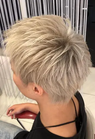 ショート カラー 奥山義進/ハイトーン /バレイヤージュのヘアスタイル