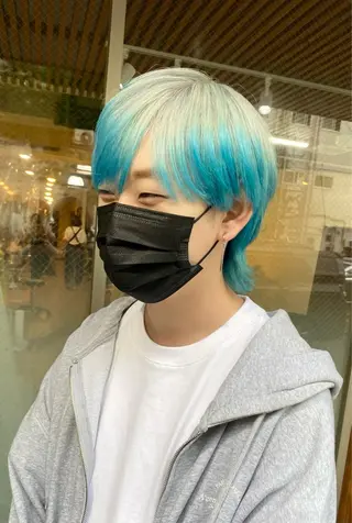 ショート カラー 白髪ぼかし バレイヤージュ志鎌のヘアスタイル