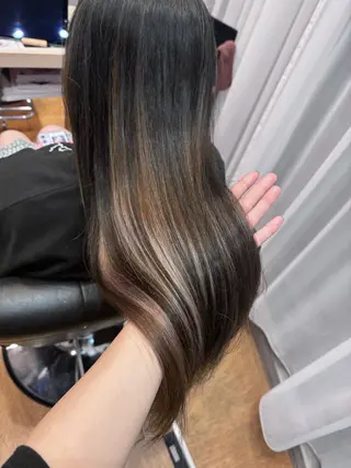 カラー Lucent所属・Sanae .のヘアスタイル