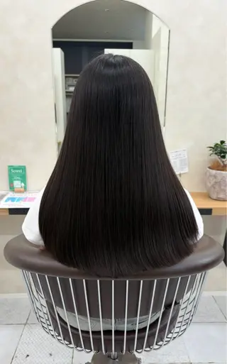 ロング 外人風ハイライト/ グレージュカラーのヘアスタイル
