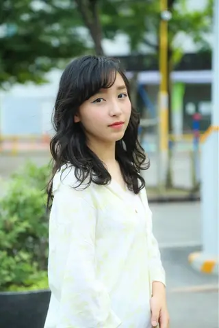 ロング オーストヘアージジ所属・TAI透明カラー 柔らかい縮毛矯正のヘアスタイル