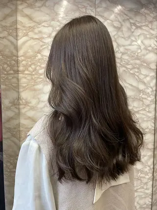 ミディアム カラー YEAU　PLUS所属・極上の艶髪 RINAのヘアスタイル