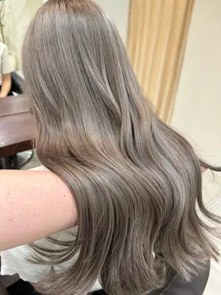 ミディアム 美容室FaB千葉店所属・千葉ハイトーンカラー KASUMIのヘアスタイル