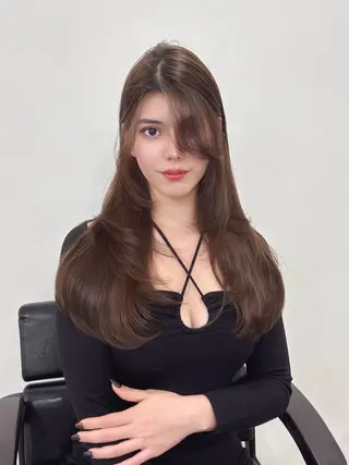 ロング 臼杵 晴のヘアスタイル