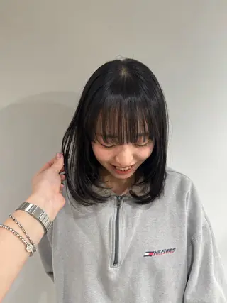 ミディアム カラー 中澤 眸乃のヘアスタイル