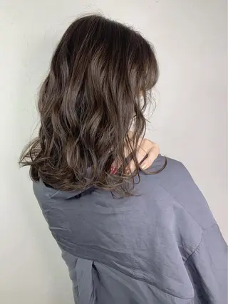 ミディアム アンダーバーホワイト 堺東店のヘアスタイル