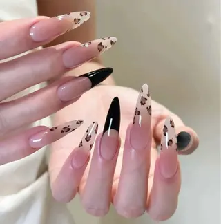 ネイル T. Leeのネイルデザイン