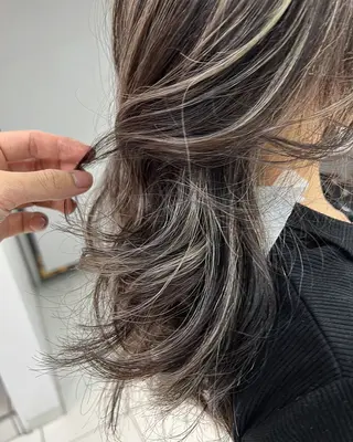 セミロング カラー 岩堀 氷河のヘアスタイル