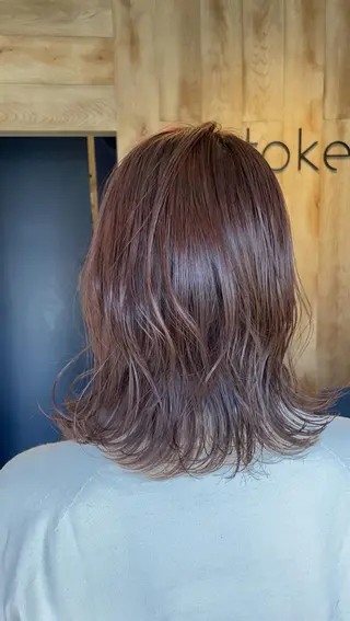 ミディアム 相澤 優色のヘアスタイル