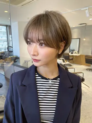 ショート カラー 💛美髪ハイトーン LEON🩶のヘアスタイル