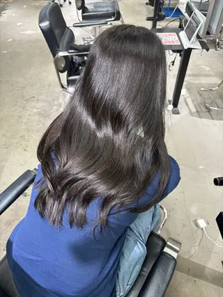 ロング Nozomi/透明感 /デザインカラーのヘアスタイル