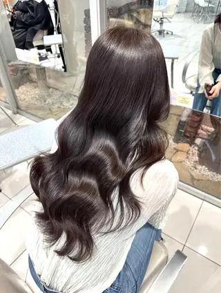 ロング カラー 🩵ハイトーン🩵 緒方美柚のヘアスタイル