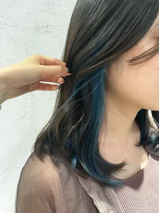 セミロング カラー 𝐀𝐲𝐚𝐤𝐚 /艶髪/ストレートのヘアスタイル