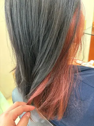 ロング カラー 亀山 来未のヘアスタイル