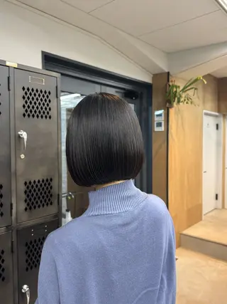 ミディアム INORI|艶カラ ー|フェイスレイヤーのヘアスタイル