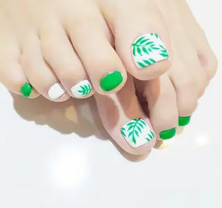 ネイル 🌙都岡 ムーンネイルのネイルデザイン