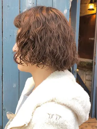 ショート パーマ ブリーチ、パーマ 西部笑のヘアスタイル