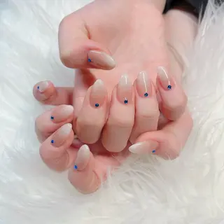 ネイル 根津 綾子のネイルデザイン